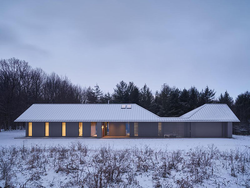 El estudio Superkül diseña Casa Ridge sin ir contra natura