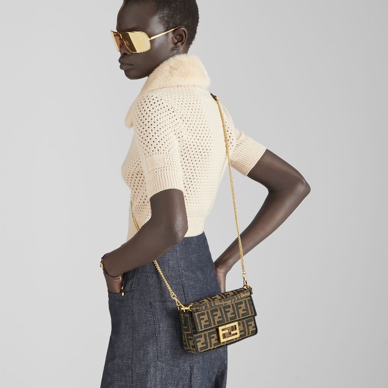 Fendi ha reducido el tamaño de la Baguette: ahora es mini