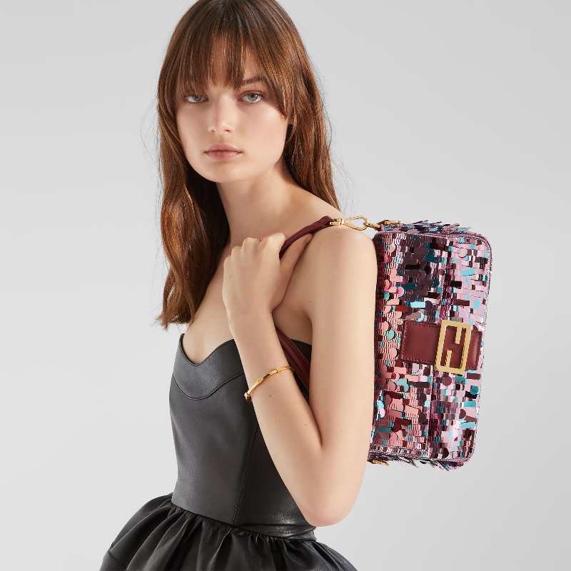 Fendi ha reducido el tamaño de la Baguette: ahora es mini