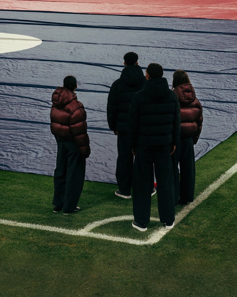 Tommy Hilfiger lleva su estilo preppy al pitch inglés