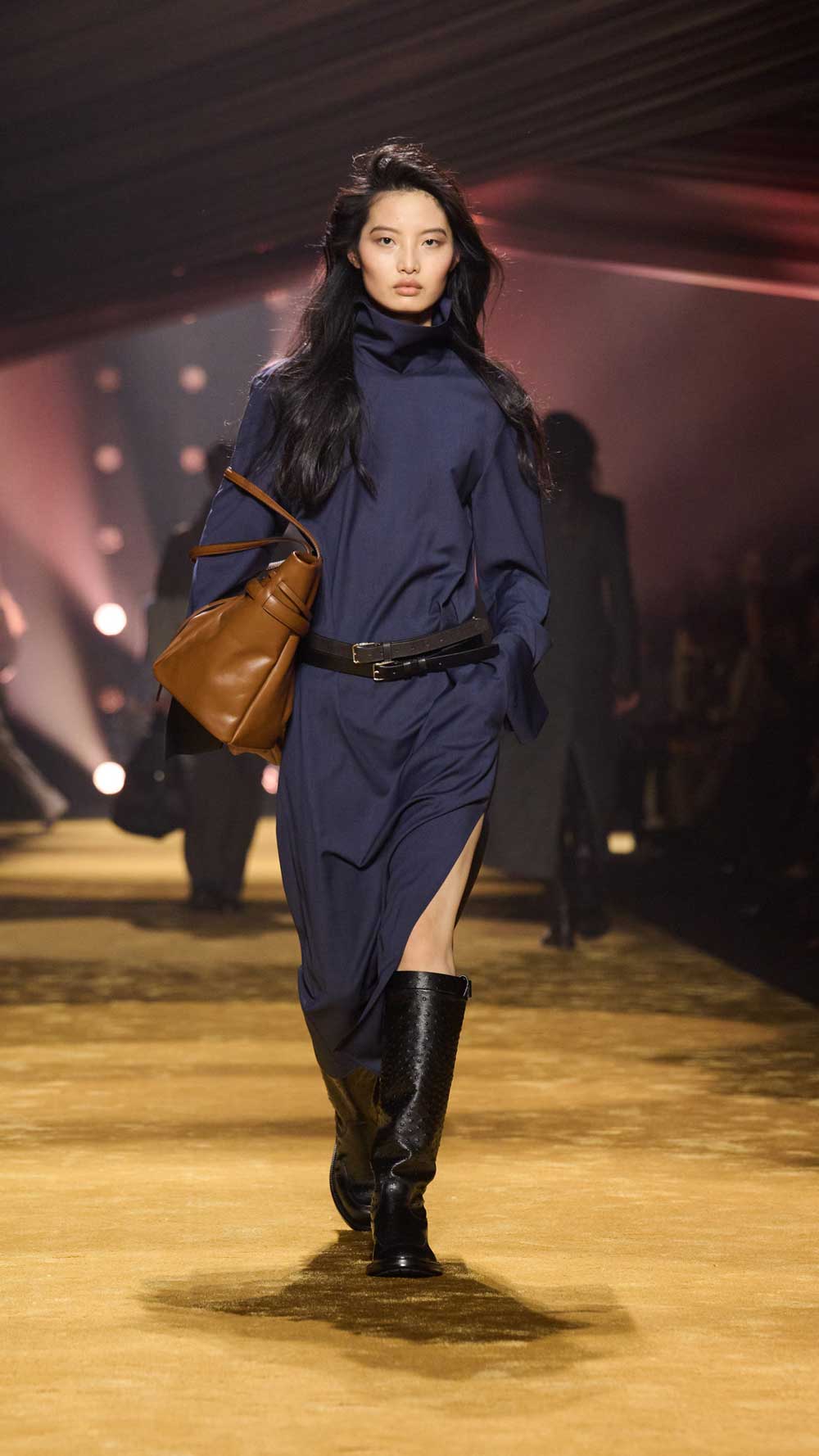 BOSS redefine el traje moderno en su colección FW26