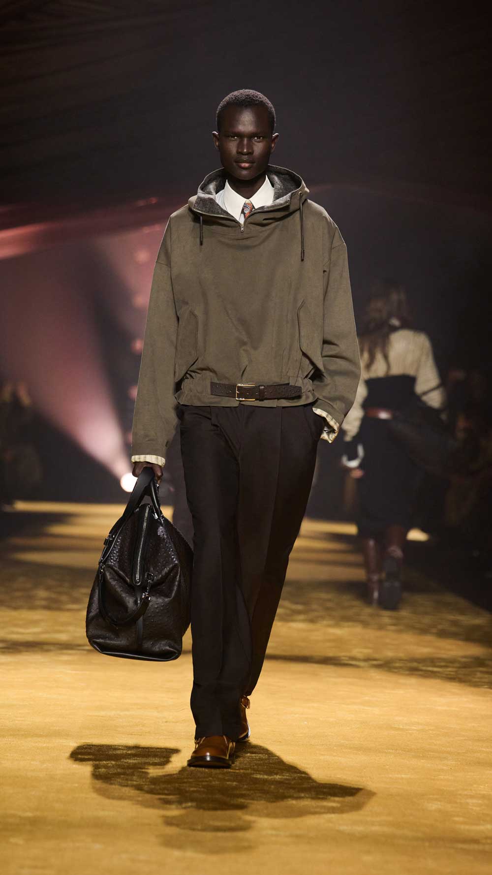 BOSS redefine el traje moderno en su colección FW26