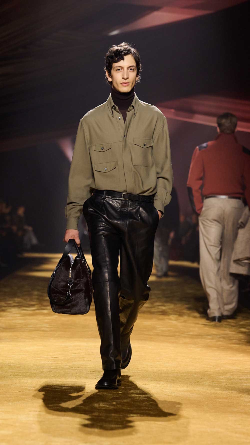 BOSS redefine el traje moderno en su colección FW26