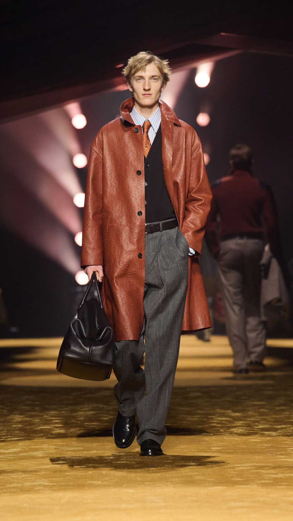 BOSS redefine el traje moderno en su colección FW26