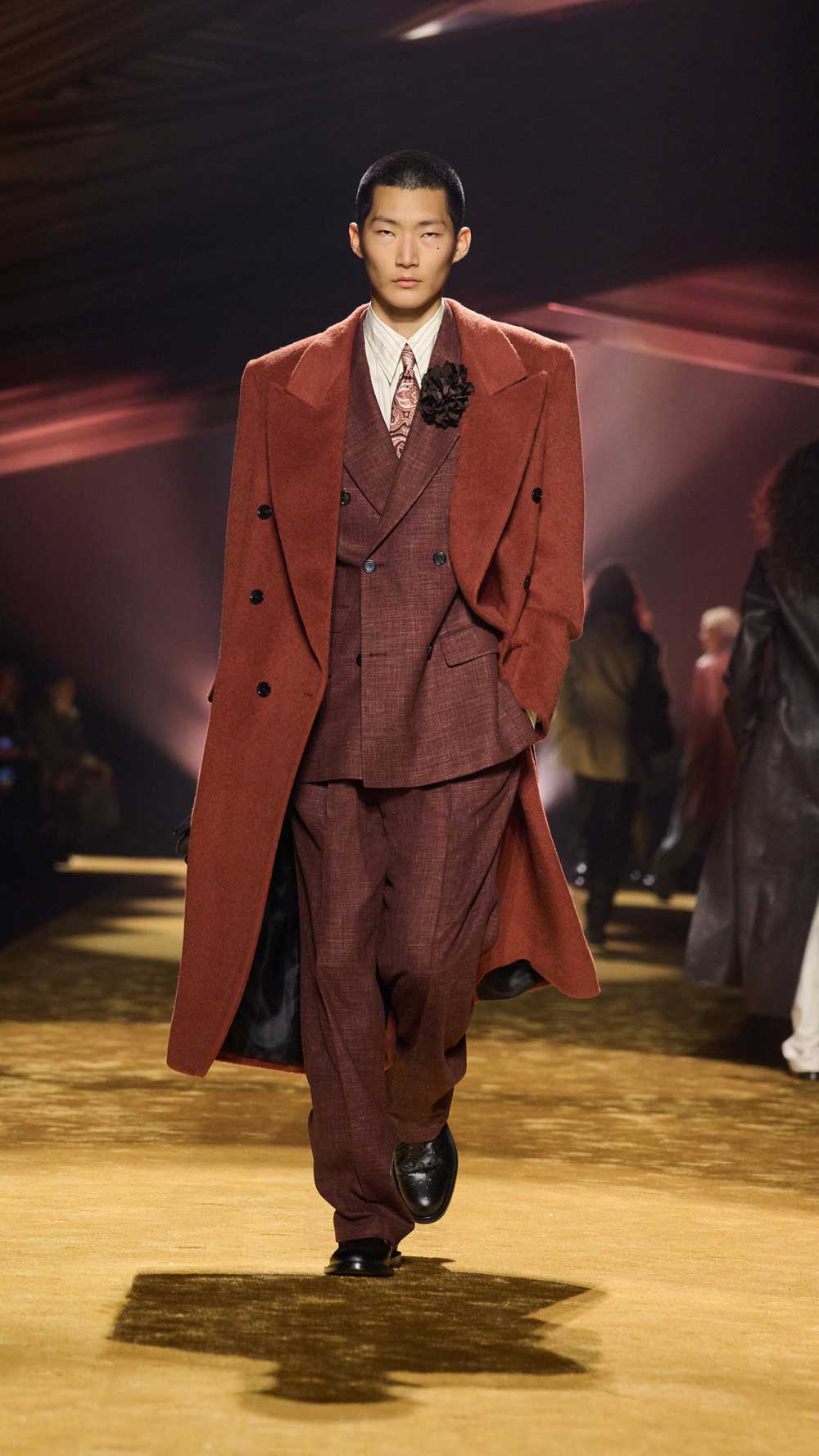 BOSS redefine el traje moderno en su colección FW26