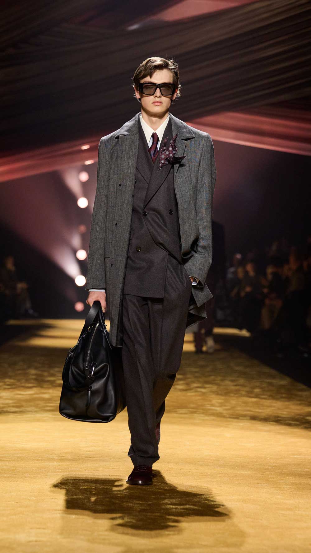BOSS redefine el traje moderno en su colección FW26