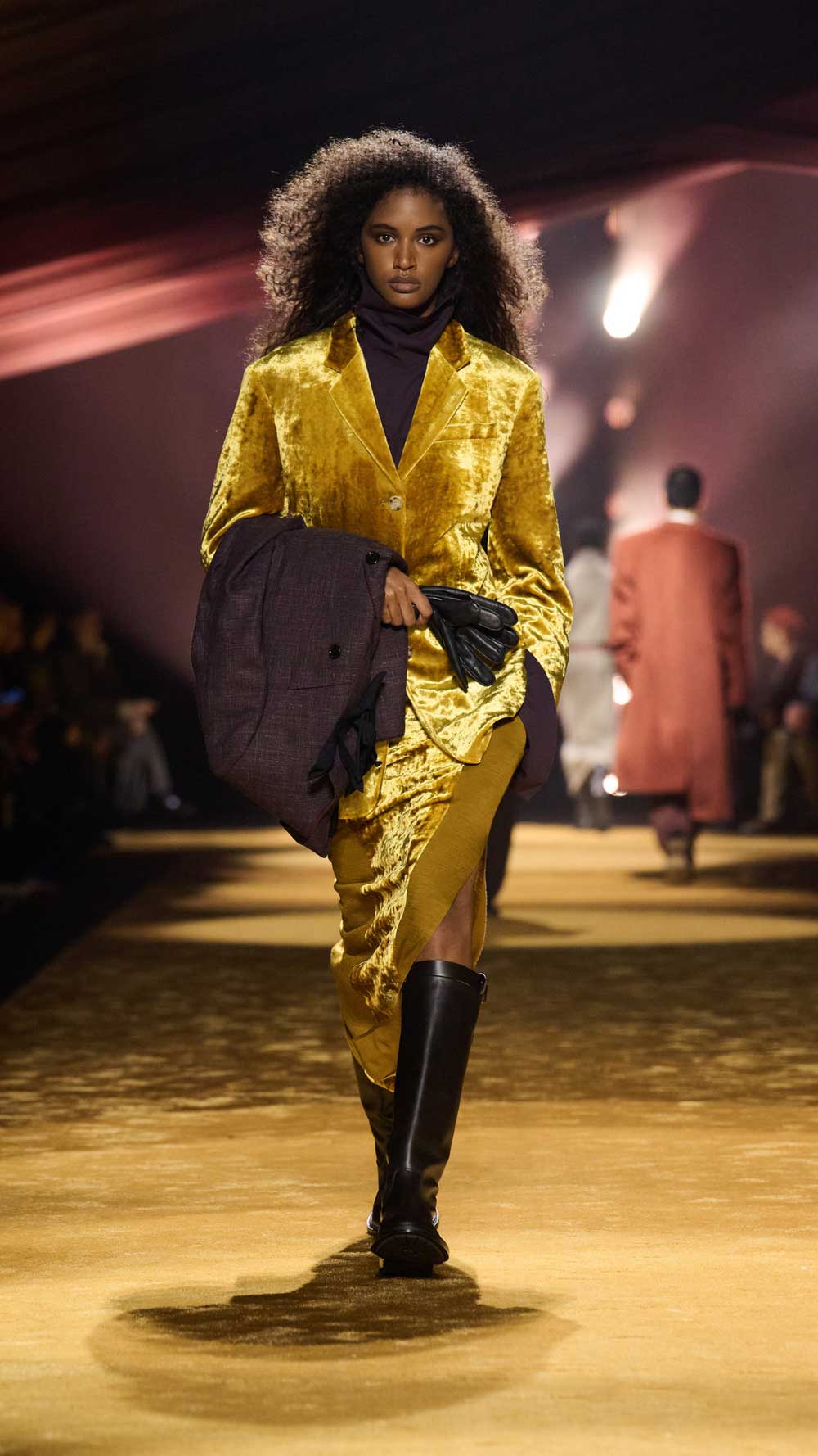BOSS redefine el traje moderno en su colección FW26