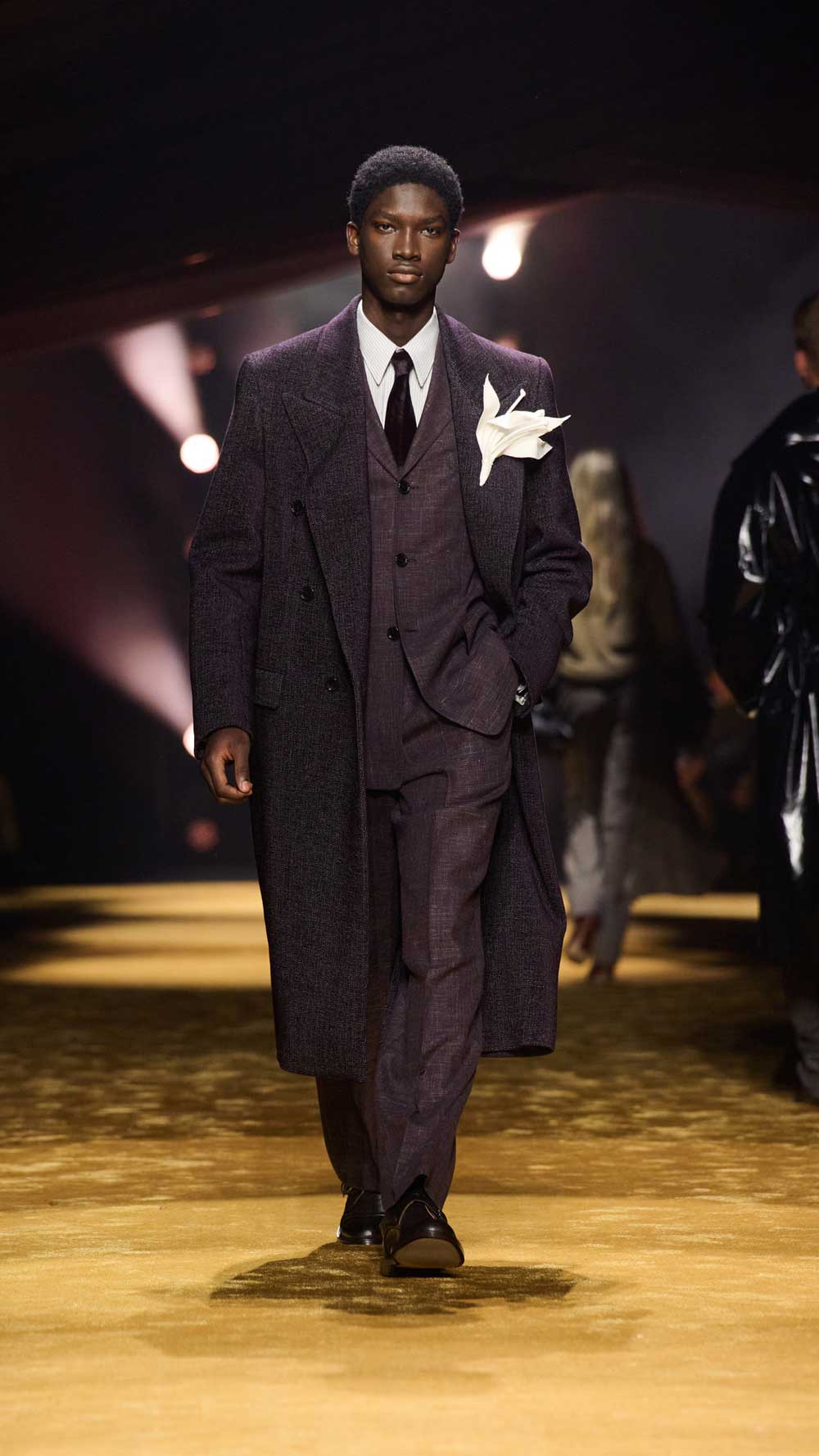 BOSS redefine el traje moderno en su colección FW26