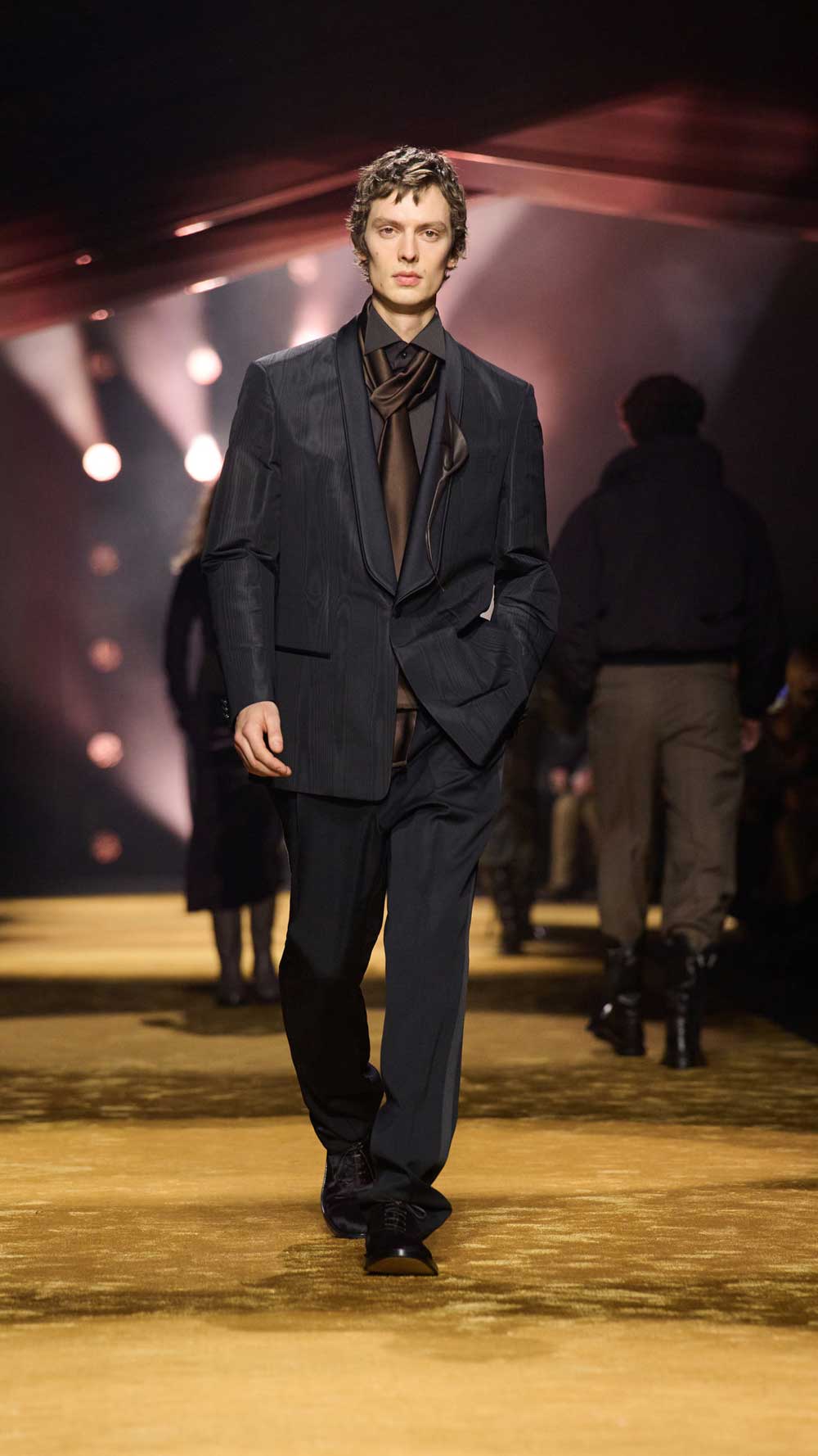 BOSS redefine el traje moderno en su colección FW26