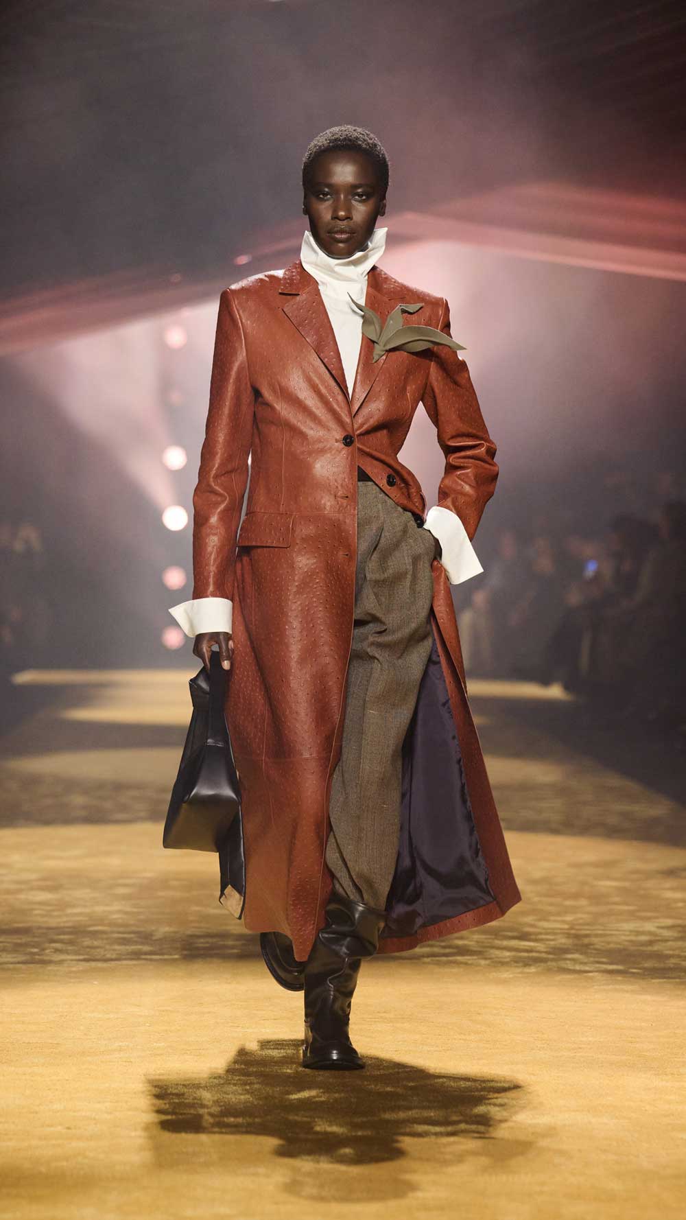 BOSS redefine el traje moderno en su colección FW26