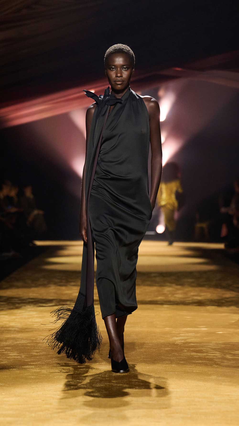 BOSS redefine el traje moderno en su colección FW26