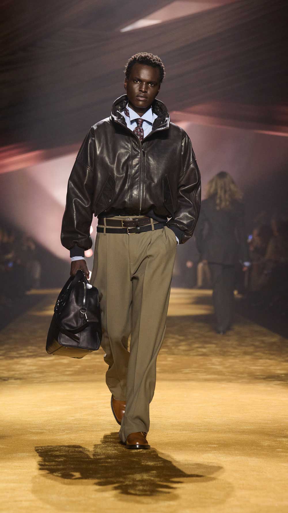 BOSS redefine el traje moderno en su colección FW26