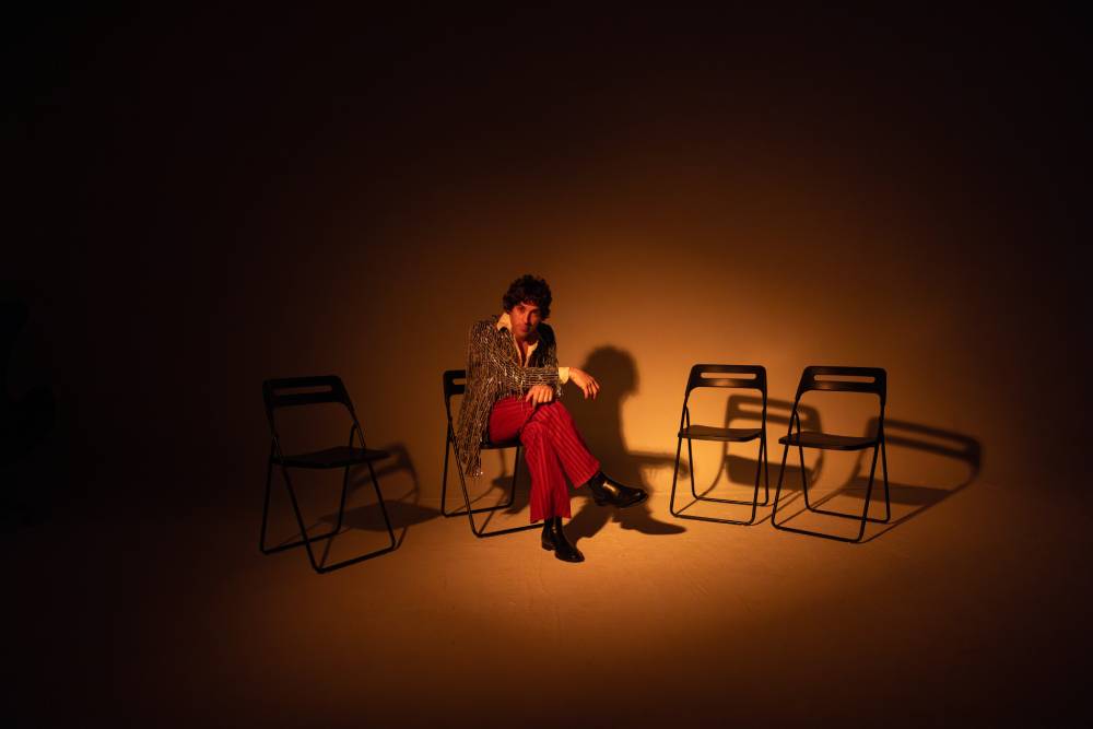 Maximiliano Calvo hace terapia en su disco Terapia de Grupo