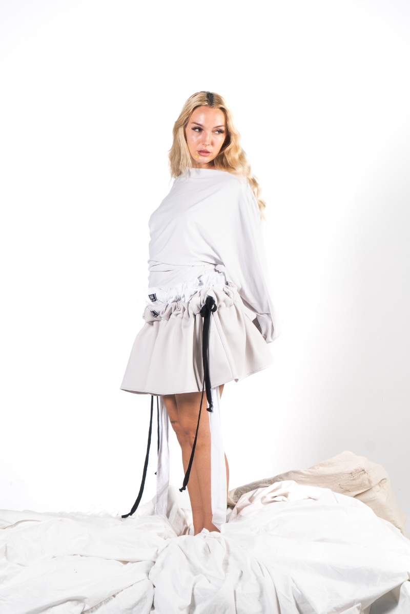 AAA Studio refleja el agotamiento con moda sin género