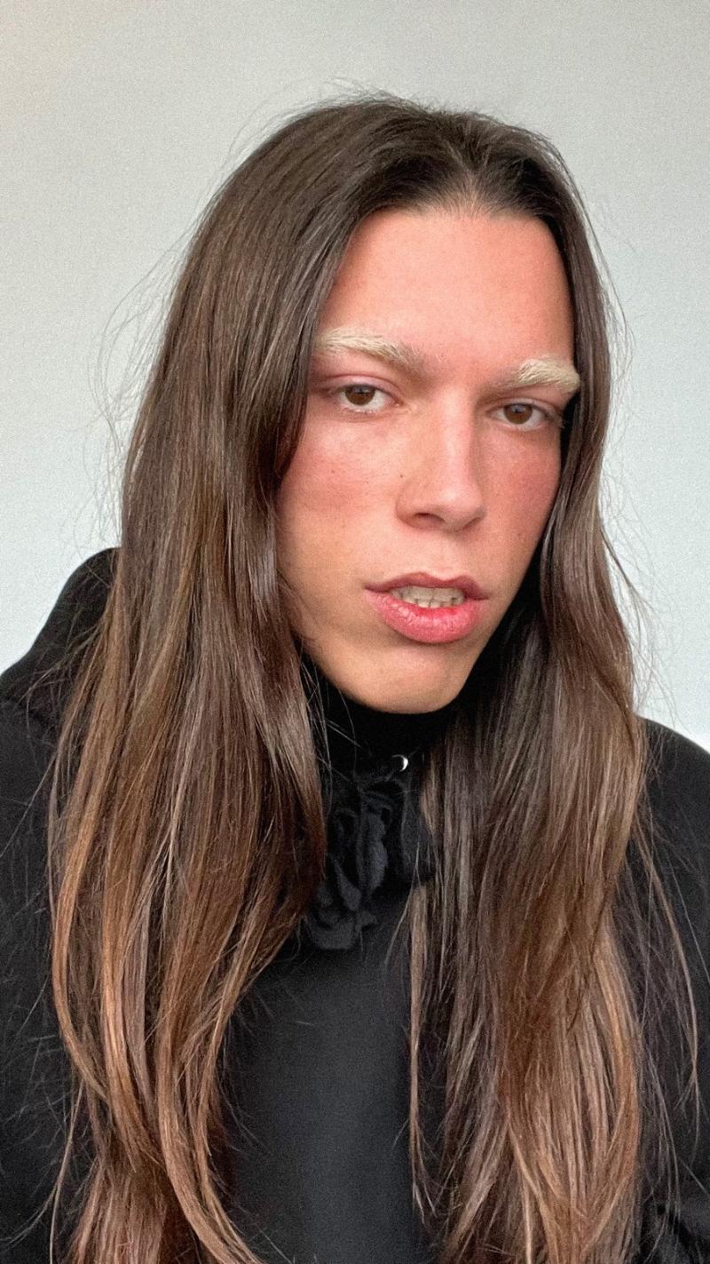 AAA Studio refleja el agotamiento con moda sin género