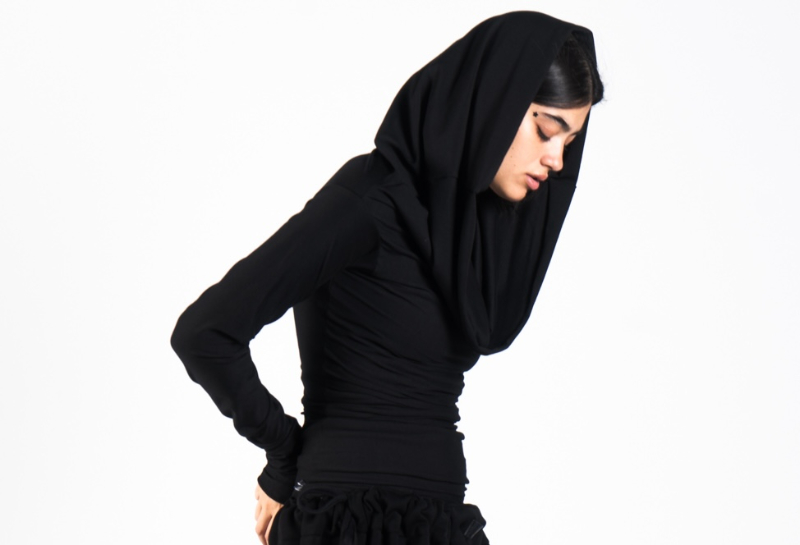 AAA Studio refleja el agotamiento con moda sin género