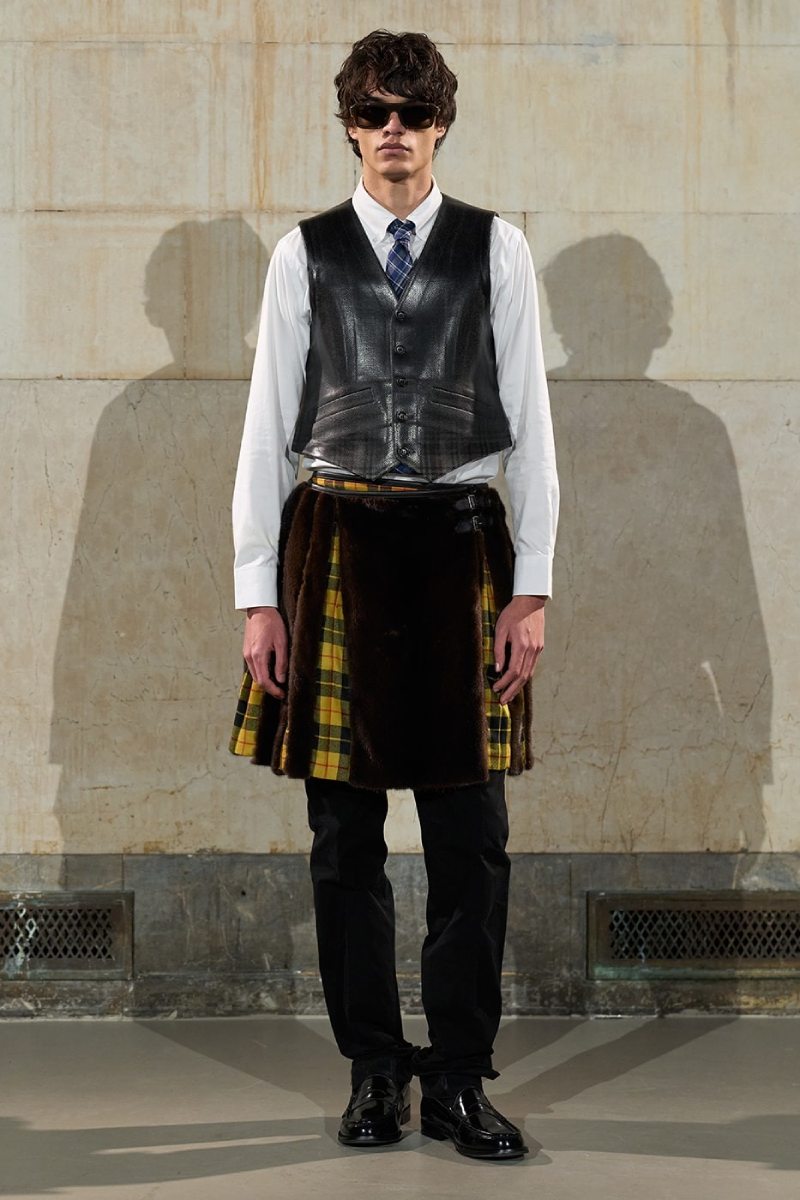 Rocky nos sigue vistiendo de motorcore y sastrería con Awge