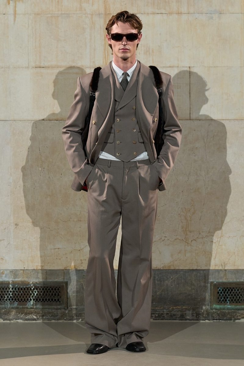 Rocky nos sigue vistiendo de motorcore y sastrería con Awge