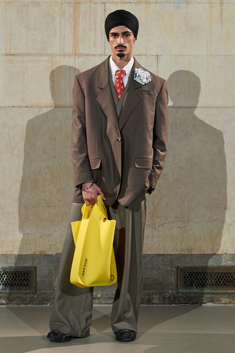 Rocky nos sigue vistiendo de motorcore y sastrería con Awge