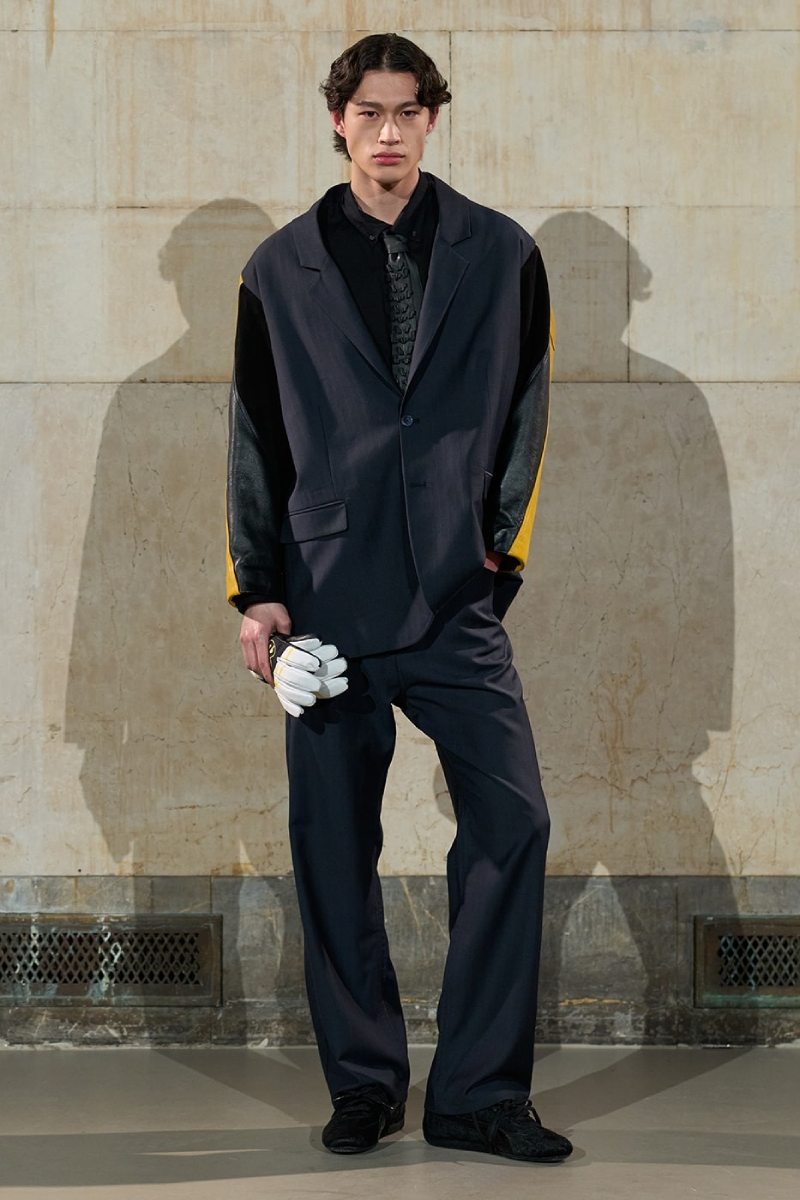 Rocky nos sigue vistiendo de motorcore y sastrería con Awge