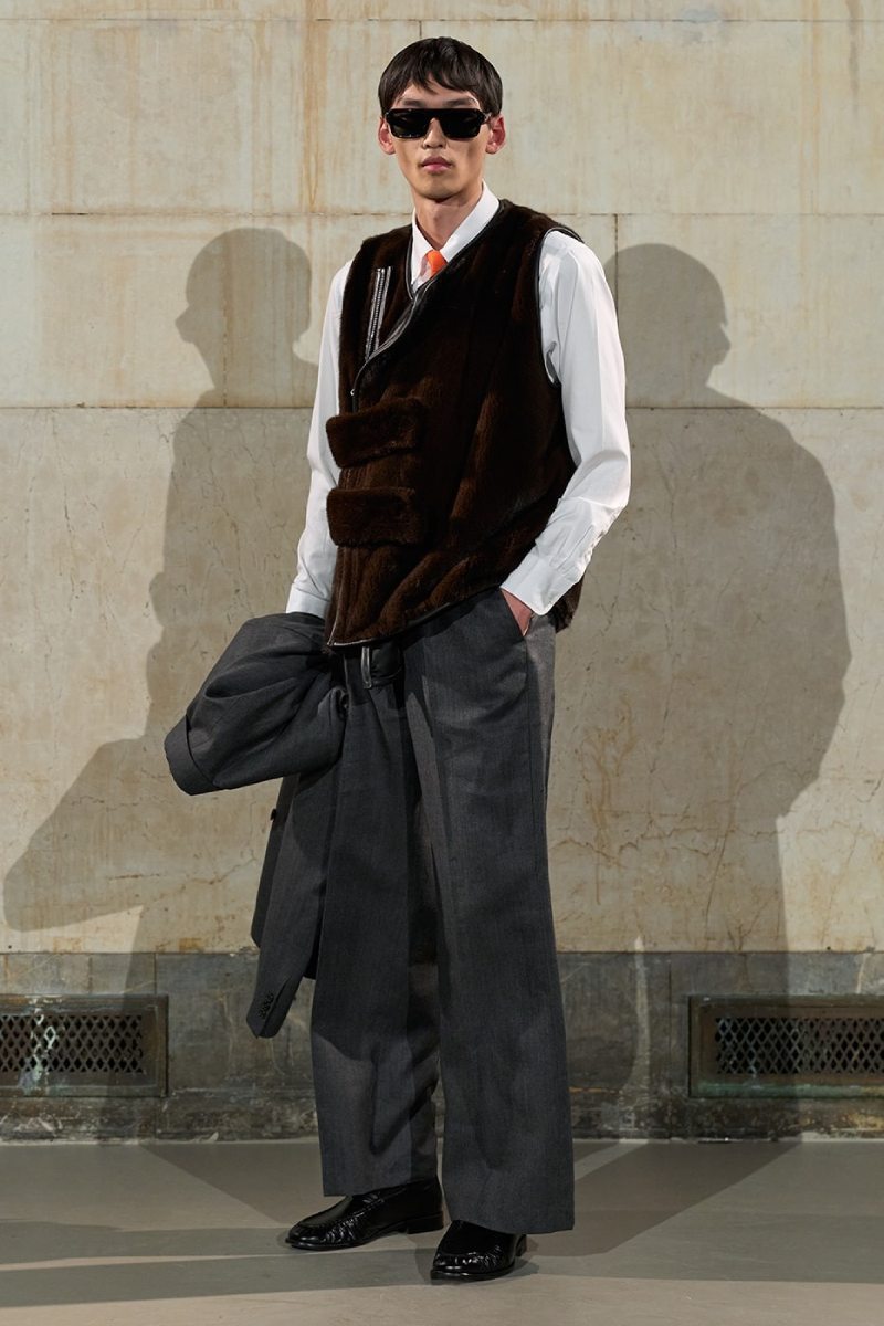 Rocky nos sigue vistiendo de motorcore y sastrería con Awge