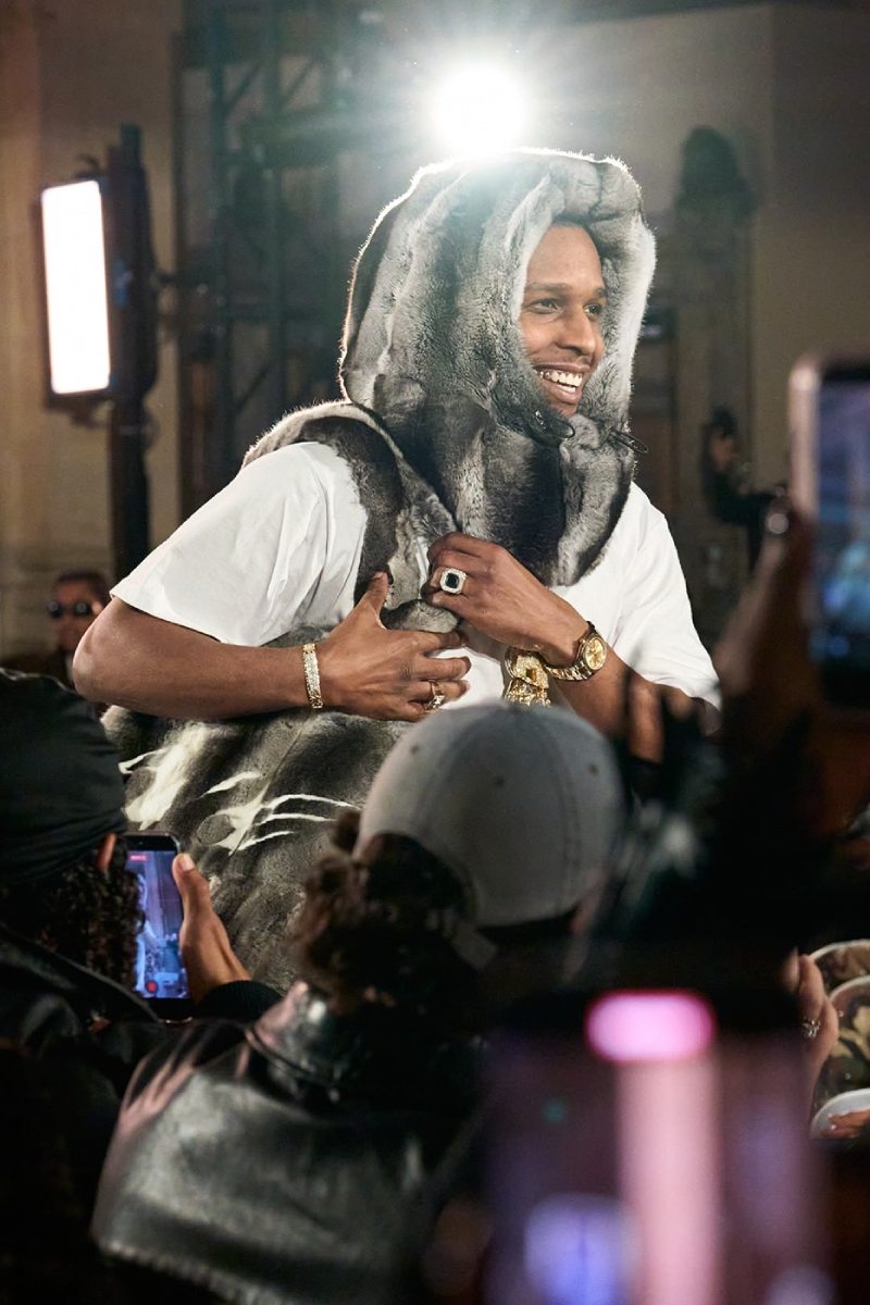 Rocky nos sigue vistiendo de motorcore y sastrería con Awge