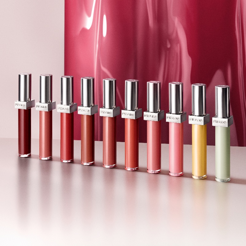 Prada Beauty une nutrición y brillo en tus labios lisos