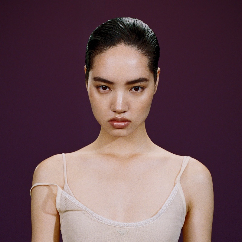 Prada Beauty une nutrición y brillo en tus labios lisos