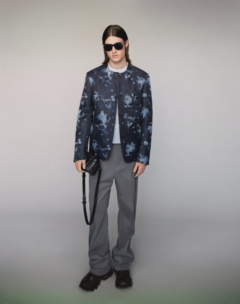 Pharrell reinventa el traje de Louis Vuitton para primavera