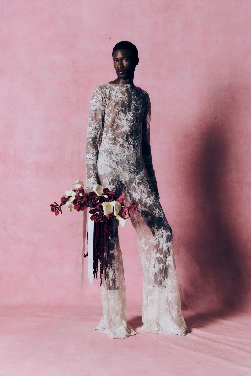 Harris Reed FW26: Las novias dramáticas con texturas libres