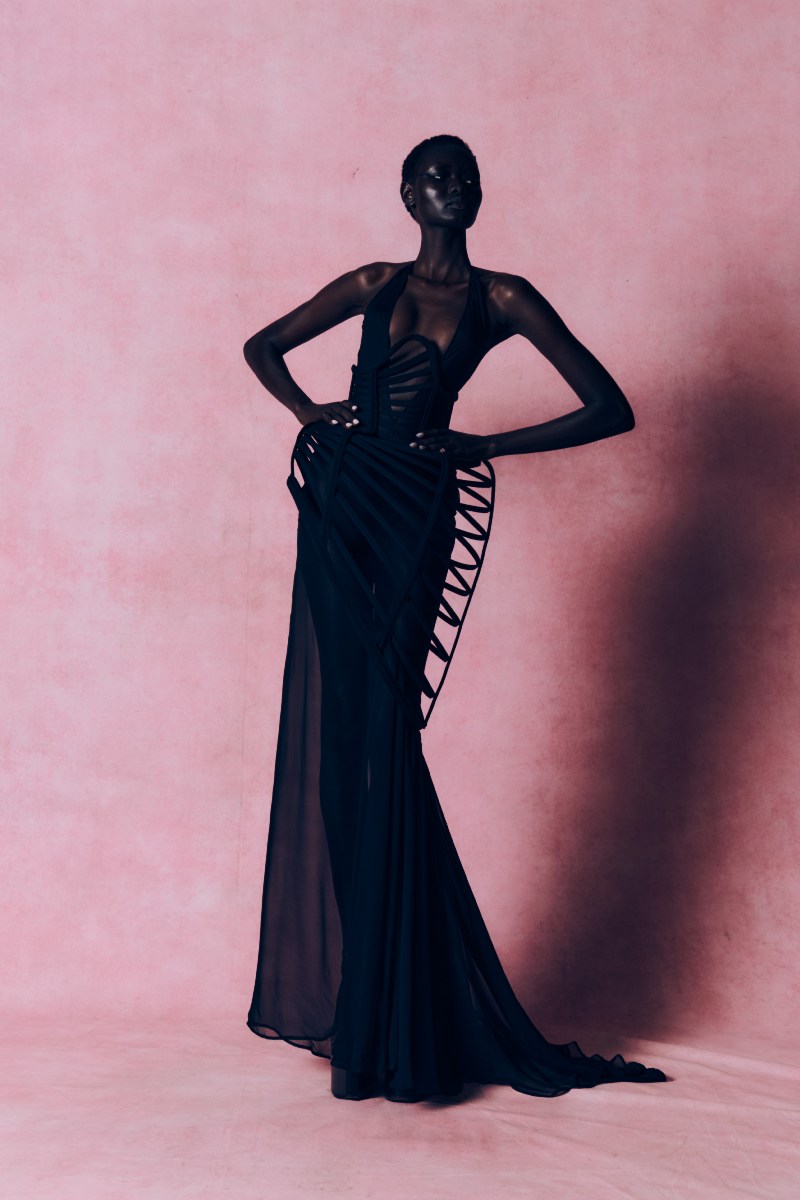 Harris Reed FW26: Las novias dramáticas con texturas libres