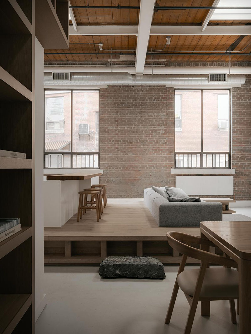 Studio AC pone orden en Dollhouse Loft sin levantar muros