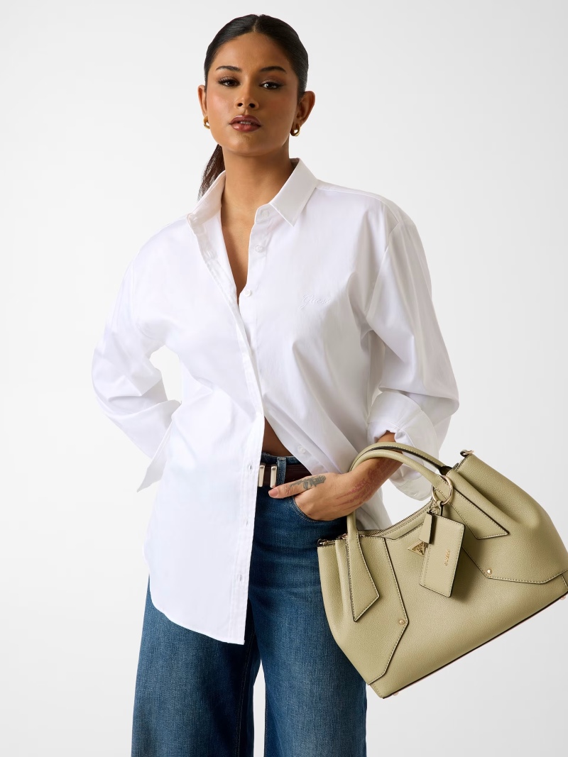 Guess mantiene su sello en los bolsos sin seguir tendencias