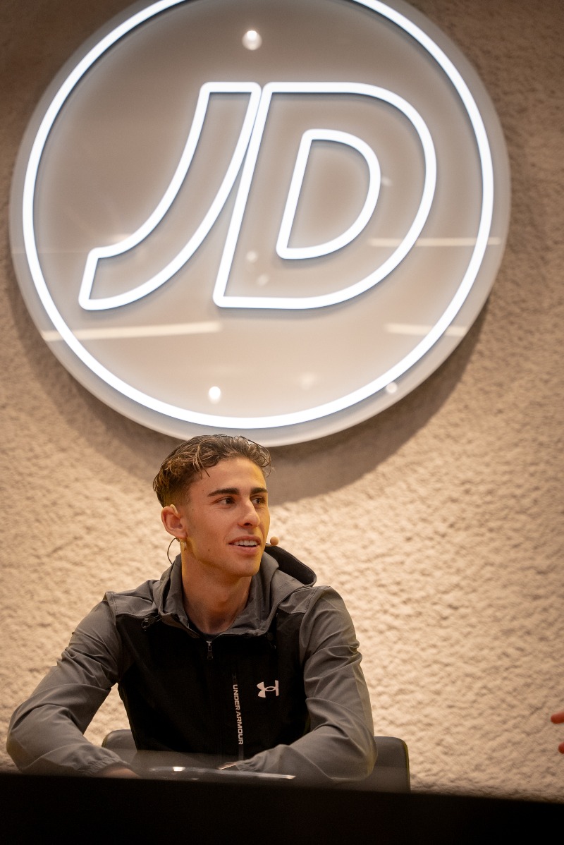JD Sports invita a Fermín López a su tienda clave de Europa