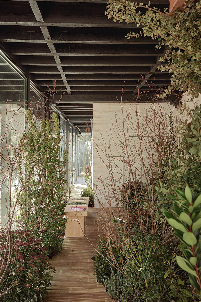 Finsa y Enorme Studio crean un espacio para leer sin prisas