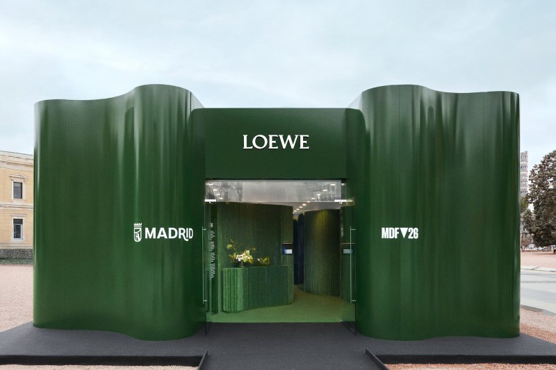 Loewe instala su Crafted Garden en Plaza Colón