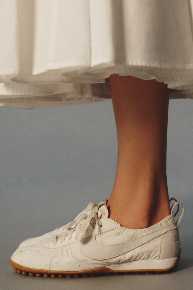 Jacquemus estrena nuevos colorways de las Nike Moon Shoes