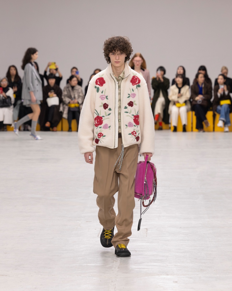 Onitsuka Tiger explora un armario liminal para fw26