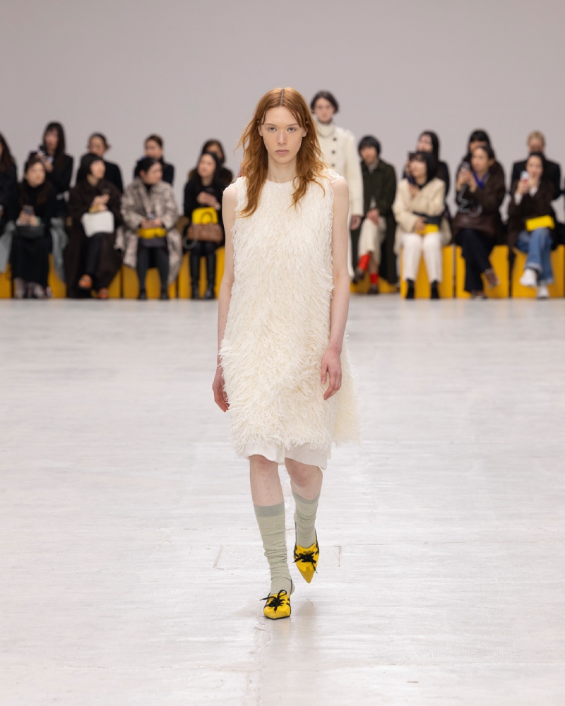 Onitsuka Tiger explora un armario liminal para fw26