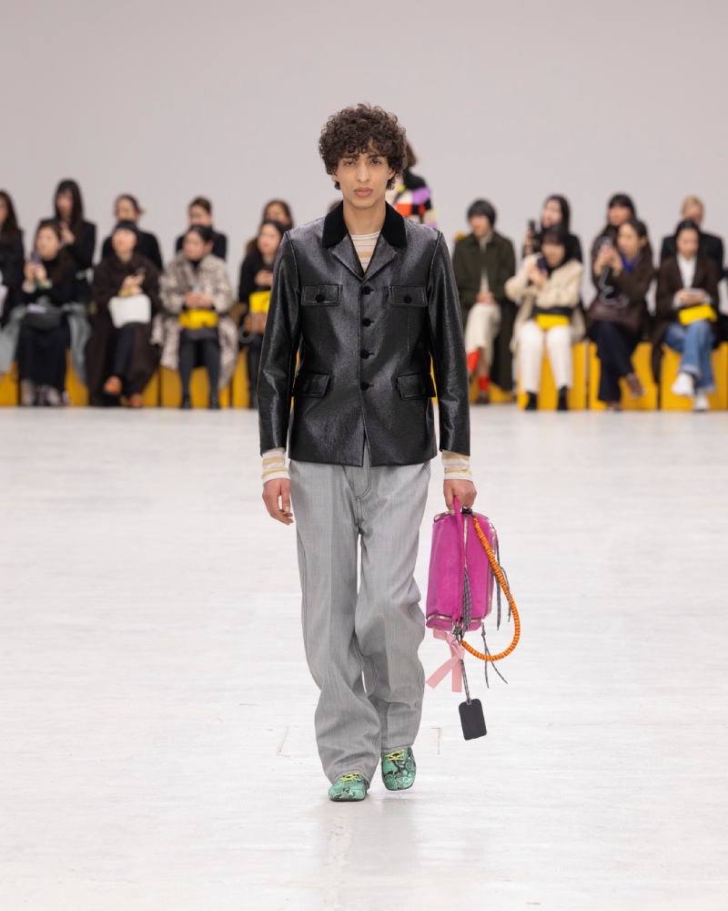 Onitsuka Tiger explora un armario liminal para fw26