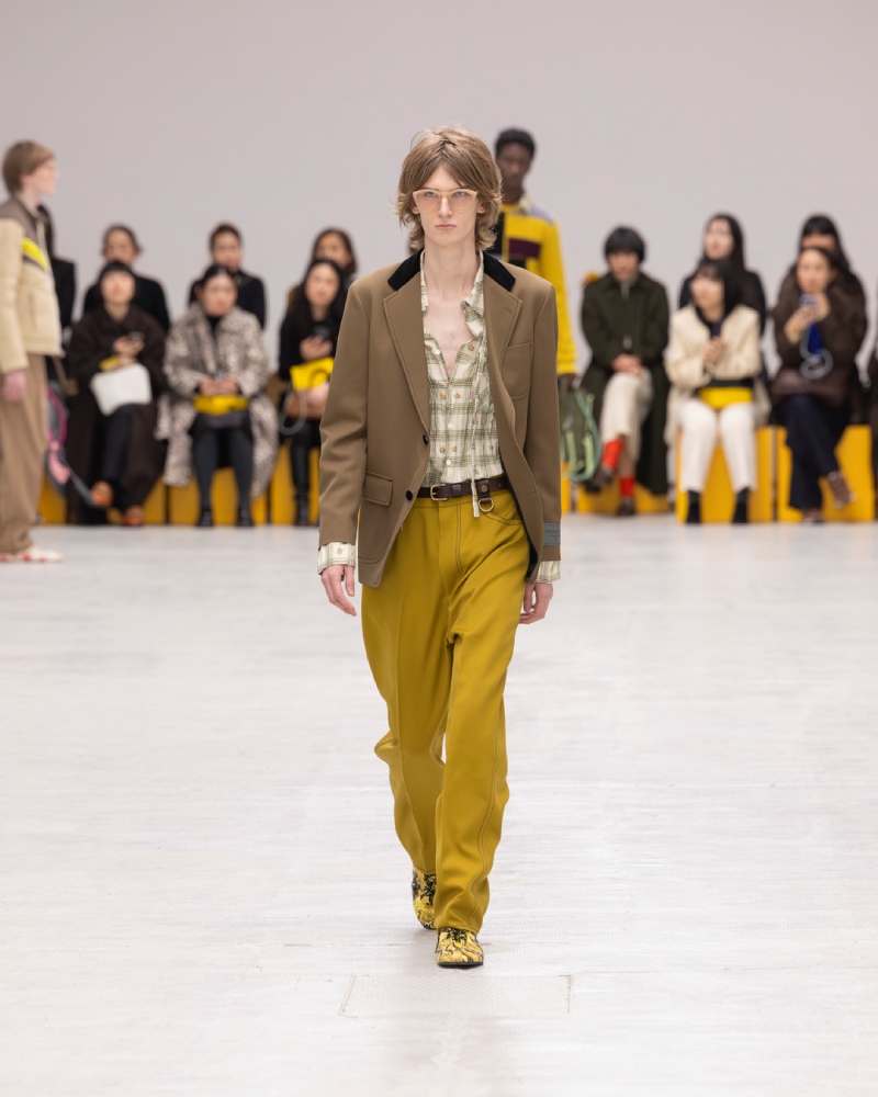 Onitsuka Tiger explora un armario liminal para fw26