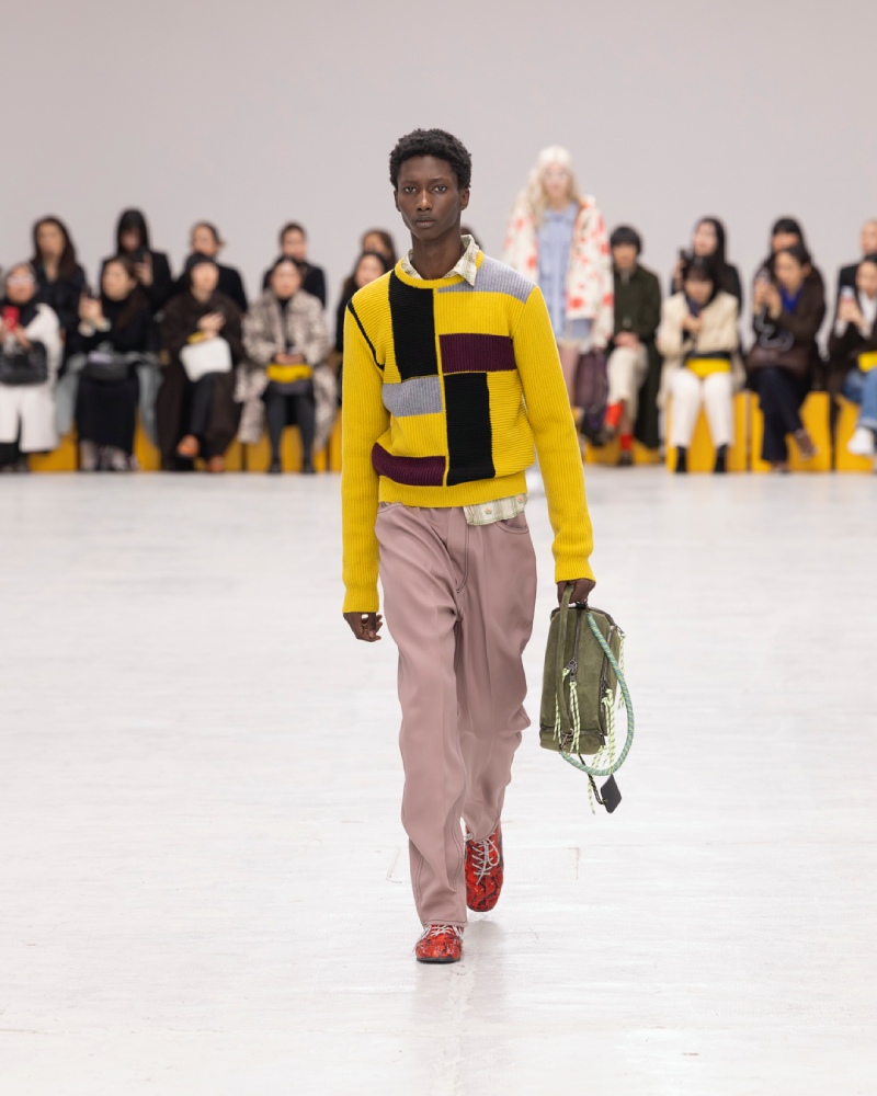 Onitsuka Tiger explora un armario liminal para fw26