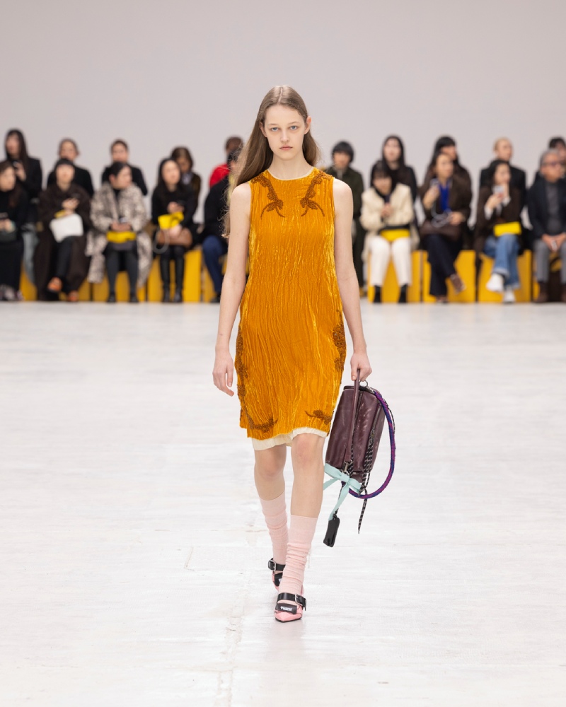 Onitsuka Tiger explora un armario liminal para fw26