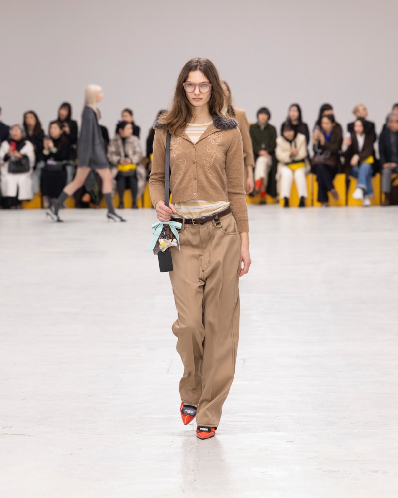 Onitsuka Tiger explora un armario liminal para fw26