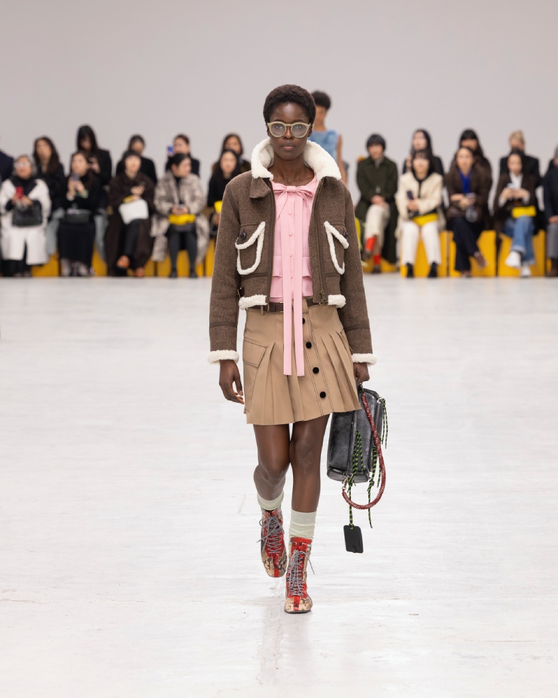 Onitsuka Tiger explora un armario liminal para fw26