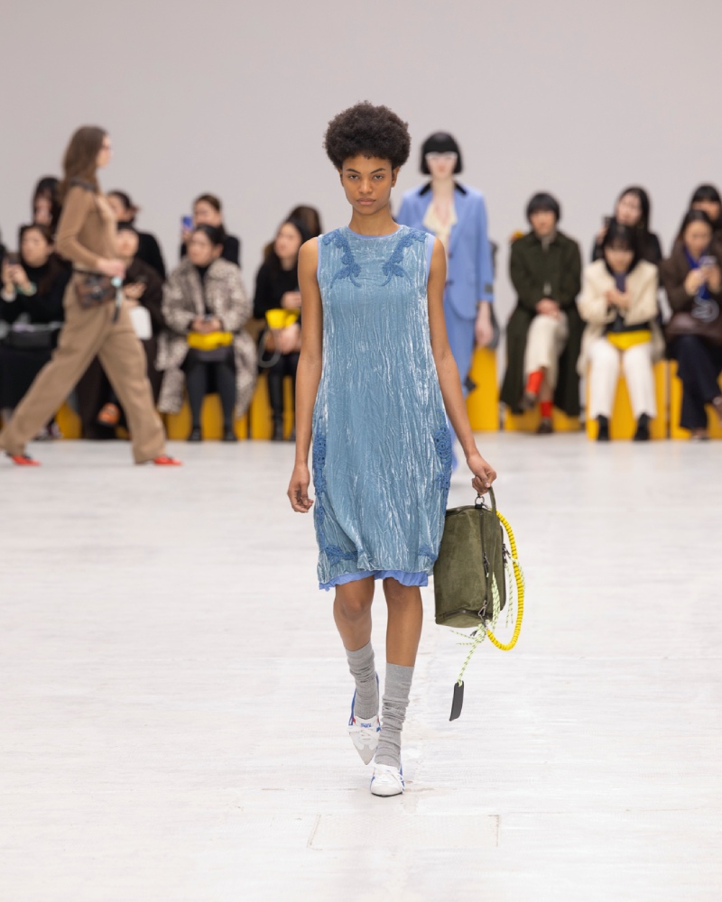 Onitsuka Tiger explora un armario liminal para fw26