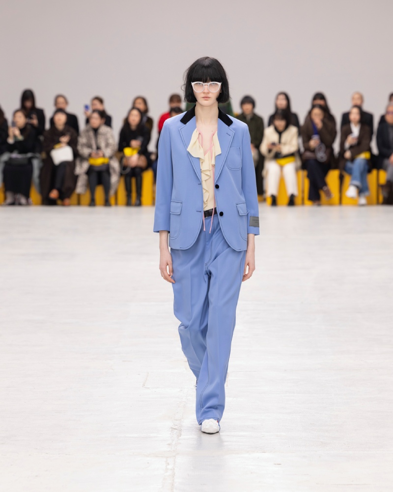 Onitsuka Tiger explora un armario liminal para fw26