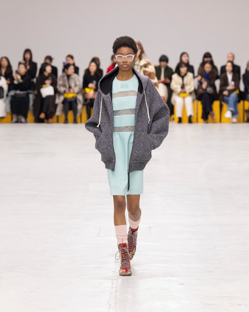 Onitsuka Tiger explora un armario liminal para fw26