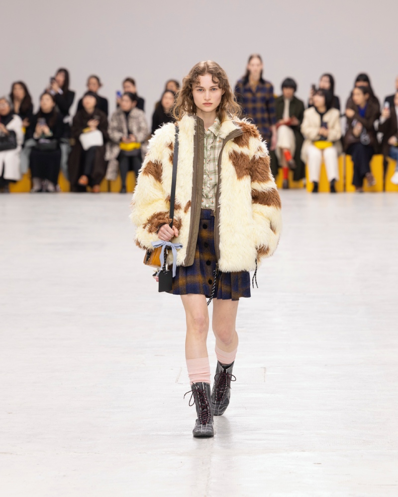 Onitsuka Tiger explora un armario liminal para fw26