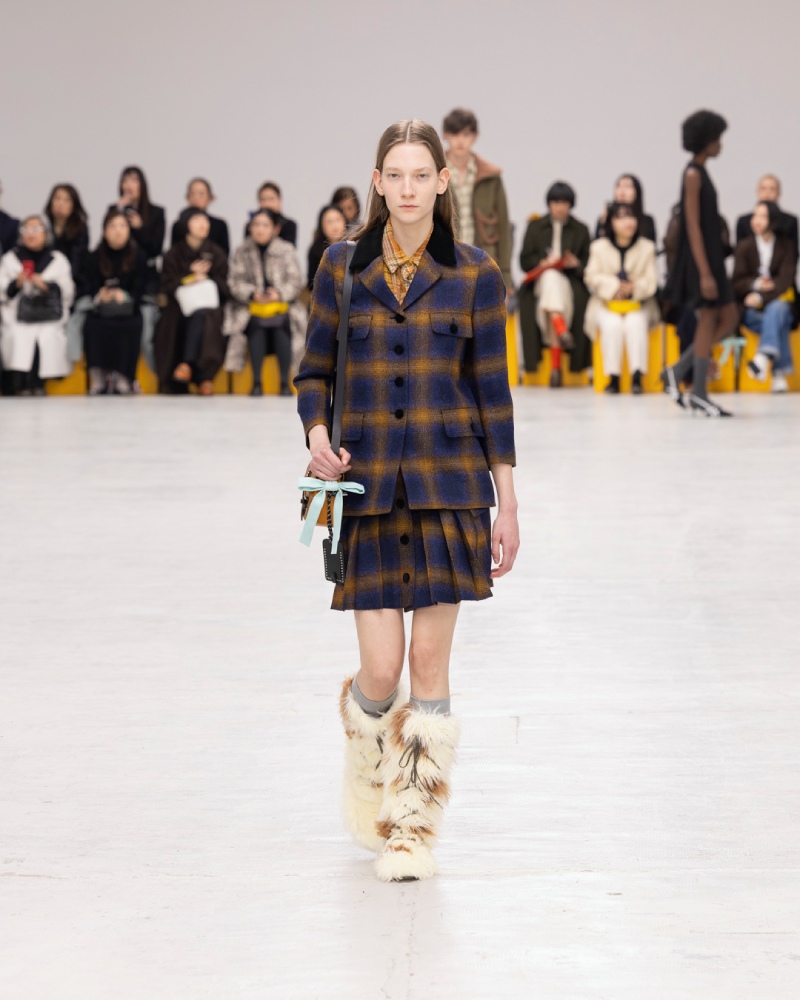 Onitsuka Tiger explora un armario liminal para fw26